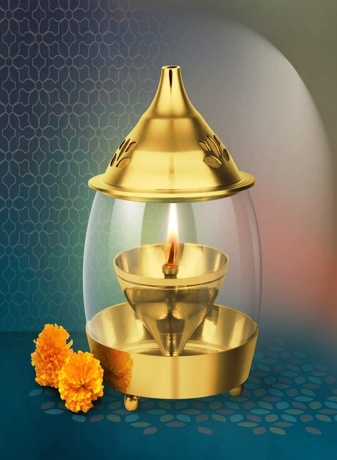 تريو مصباح ديا نحاسي مزخرف من تصميم تريو باي ميلتون أربان، مناسب للعبادة، مزود بغطاء زجاجي منحني، يُستخدم كديكور منزلي، مع حامل فتيل، ومصابيح تقليدية بغطاء ذهبي. - Image 3